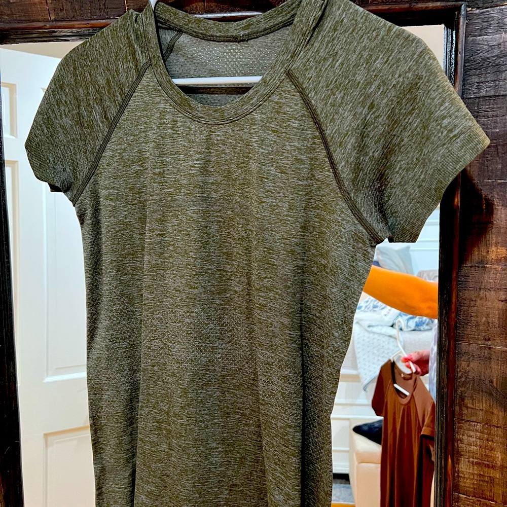 Lululemon Swiftly tech tee size 8